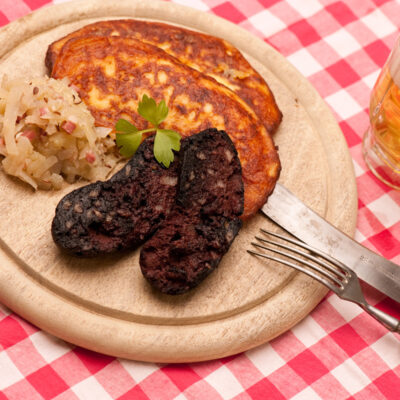 Drolln mit gebackenen Klößen und Sauerkraut