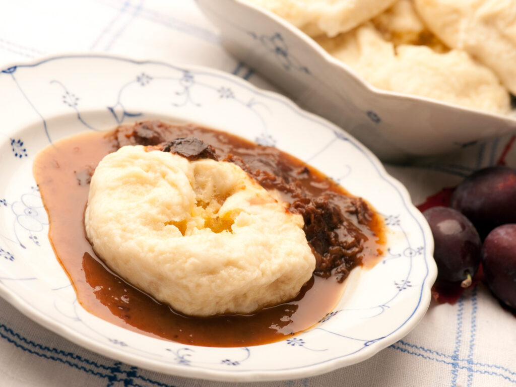 Hefeklöße mit Zwetschgenkompott - Genussregion Oberfranken