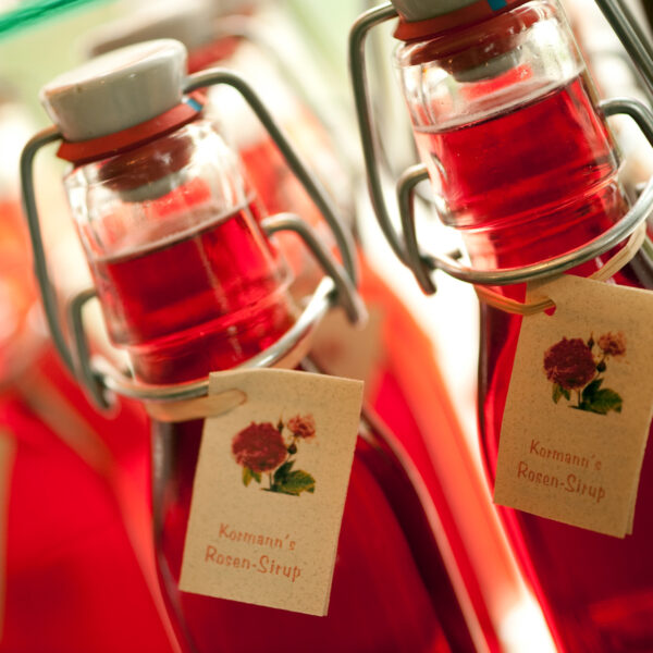 Sirup aus fränkischen Kräutern, Beeren und Blütenessenzen