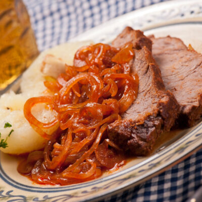 Zwiebelfleisch (auf fränkische Art warm zubereitet)