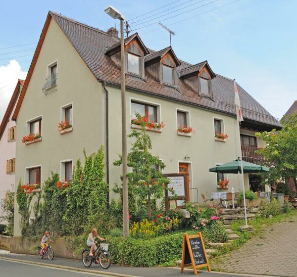 Terrassencafé und Brennerei - Hofladen "Geist-Reich", Kunreuth