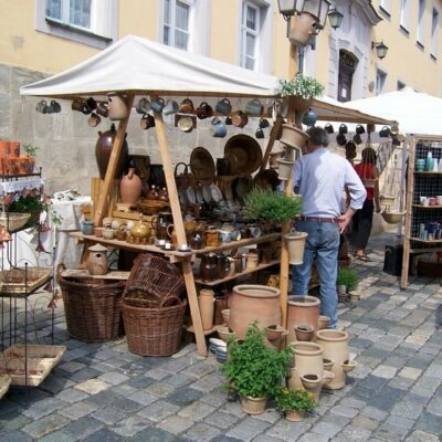 Creußen: zum Töpfermarkt und ins Krügemuseum