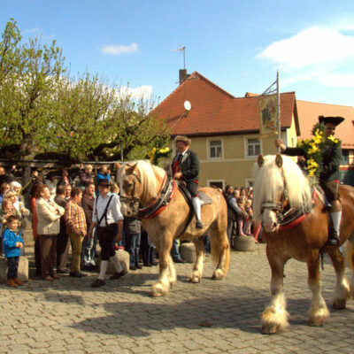 Effeltrich: Georgiritt und Georgiprozession