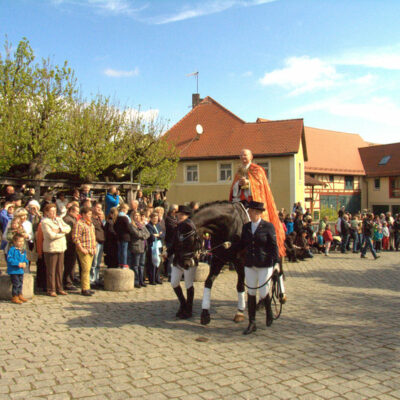 Effeltrich: Georgiritt und Georgiprozession