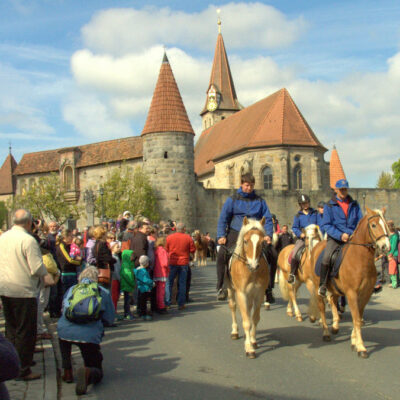 Effeltrich: Georgiritt und Georgiprozession