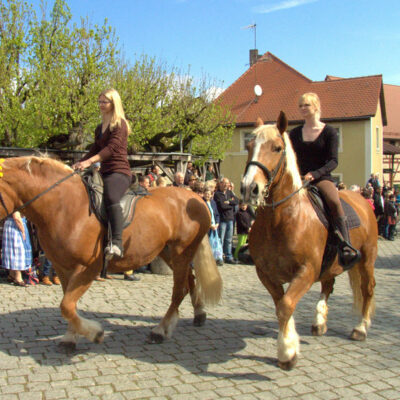 Effeltrich: Georgiritt und Georgiprozession