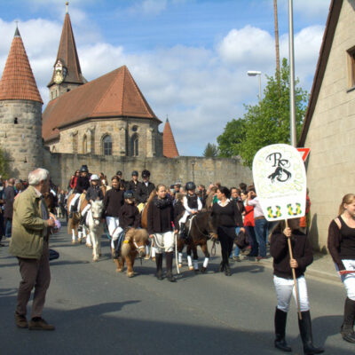 Effeltrich: Georgiritt und Georgiprozession