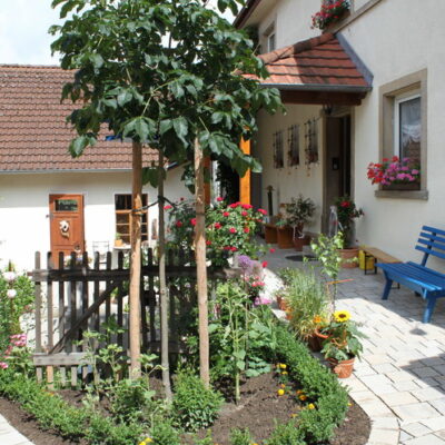 Harsdorf: Besuch in der Naturkräuterschmiede