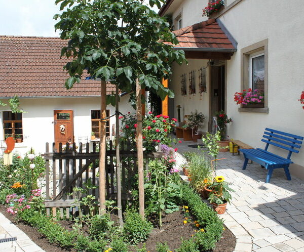 Harsdorf: Besuch in der Naturkräuterschmiede