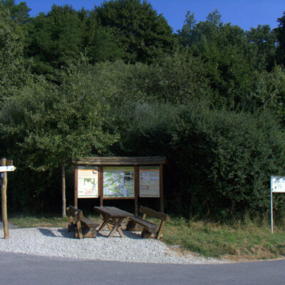 Haßberge: Wandern zwischen Weingenuss und Bierkultur - Erlebnistour vom Kreuzberg bei Dörfleins zur Helenenkapelle und den Bierkellern bei Kemmern