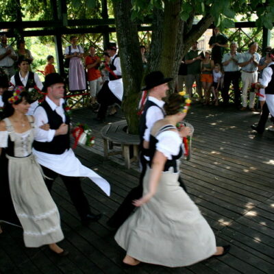 Peesten: Zur Lindenkirchweih mit Tanz auf der Linde