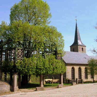 Peesten: Zur Lindenkirchweih mit Tanz auf der Linde