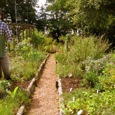 Schmölz: Ein historisches Kleinod: Der Kräutergarten beim Pfarrhaus