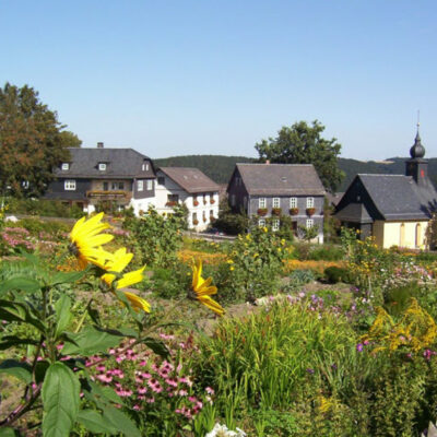 Steinbach an der Haide: Besuch im Pflanzgarten auf dem Dorfplatz