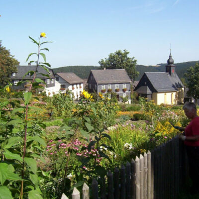 Steinbach an der Haide: Besuch im Pflanzgarten auf dem Dorfplatz