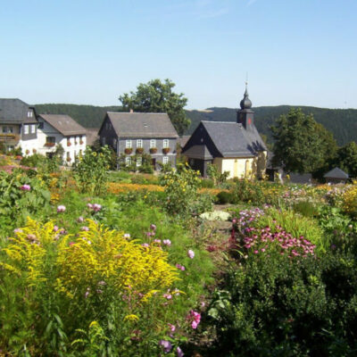 Steinbach an der Haide: Besuch im Pflanzgarten auf dem Dorfplatz