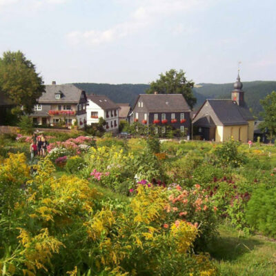 Steinbach an der Haide: Besuch im Pflanzgarten auf dem Dorfplatz