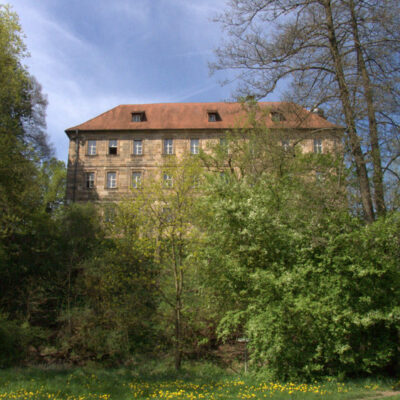 Steinenhausen (Kulmbach): Mainzusammenfluss und Schloss Steinenhausen