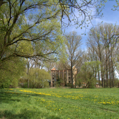 Steinenhausen (Kulmbach): Mainzusammenfluss und Schloss Steinenhausen